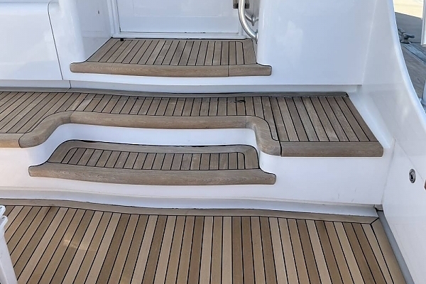 Choosing the Right Materials for Yacht Interior Refurbishments